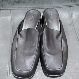 Vince women’s Black Leather Slip-On Loafers